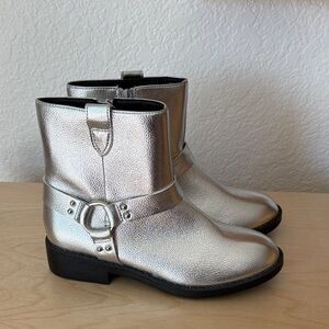 NWOB DV Dolce Vita Minnow Silver Metallic Ankle Boots Booties